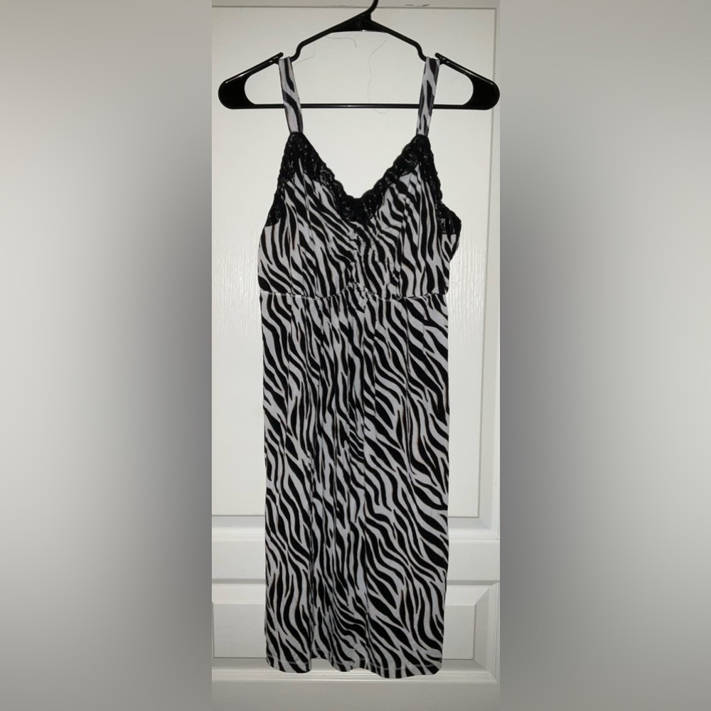 Soma Cool Nights Zebra Print Night Gown/Dress (93% nylon 7% Spandex)